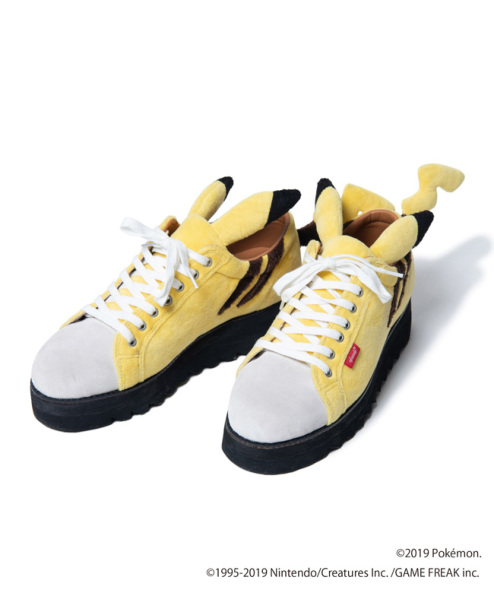 Fichier:Sneakers Pikachu glamb.jpg