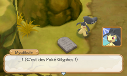 …mais en voulant le confronter, Crocorible fuit et laisse tomber une tablette de pierre.