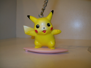 Porte-Clés Pikachu Surf.png